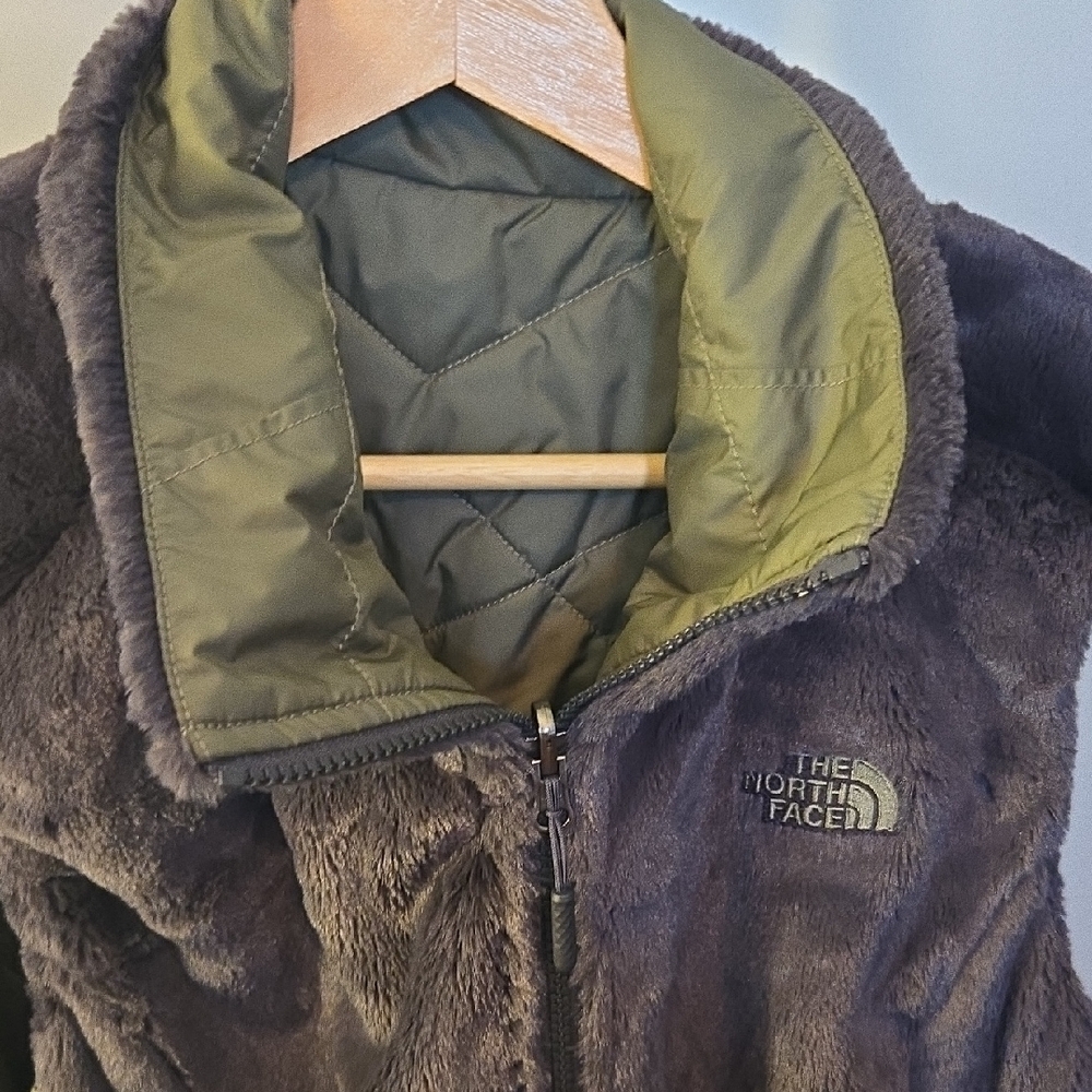 The North Face Reversable Women's Green Quilted/Faux Fur Vest - Picture 5 of 8